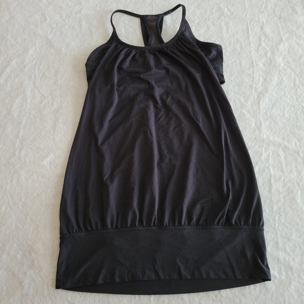 Lululemon sports bra razorback tank top mesh fabric size 6 Bra is camo pattern